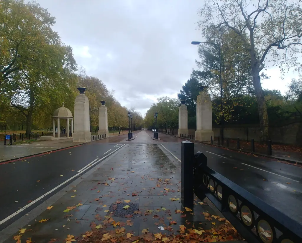 londyn-turysta-atrakcje-pomnik-memorial-gates-2