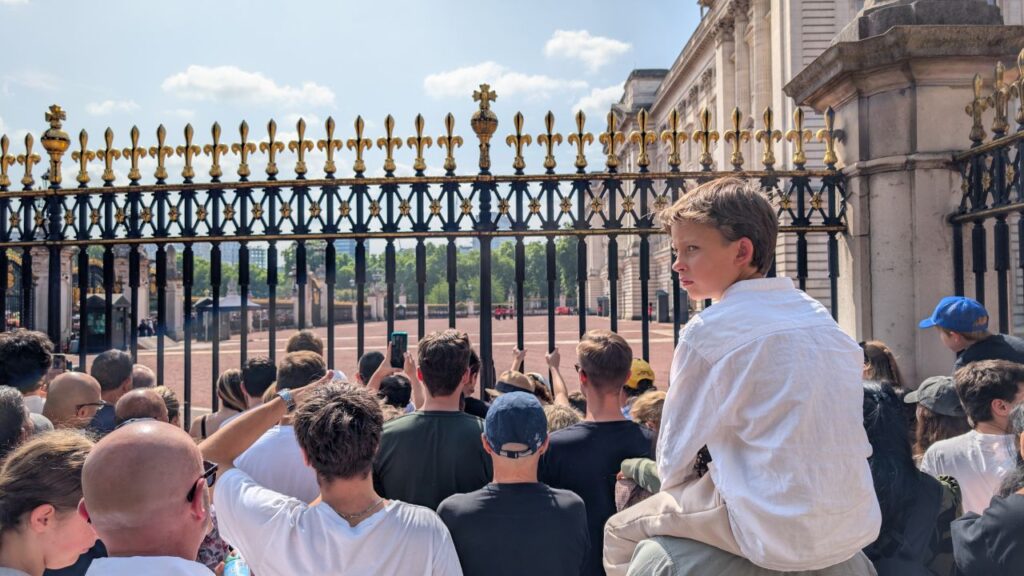 londynturysta-buckingham-palace-change-guard-01
