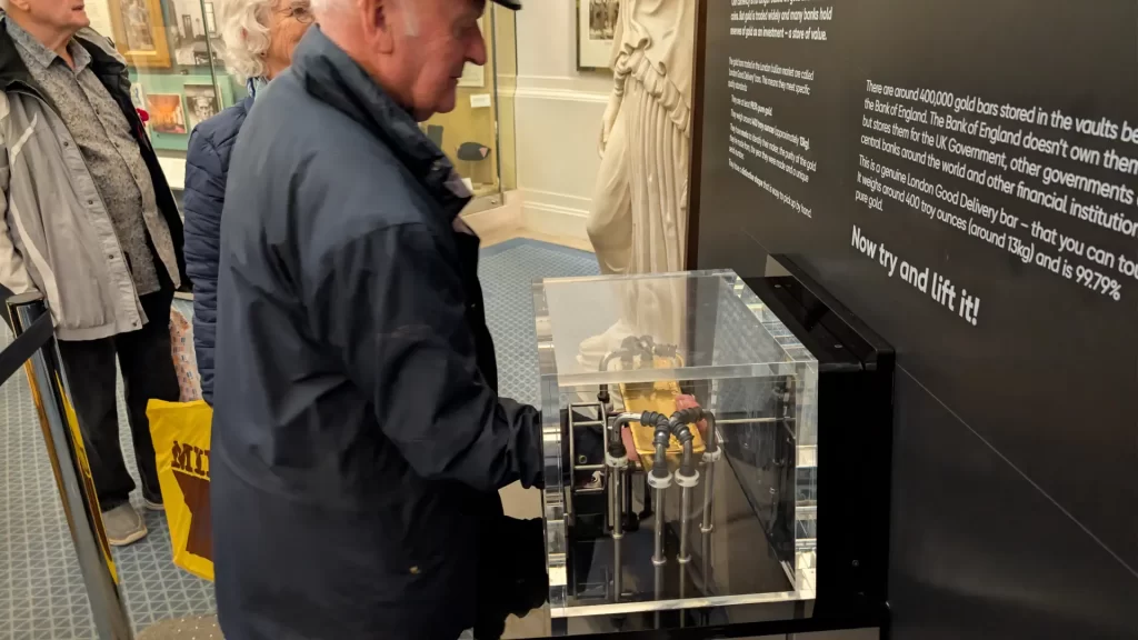 londyn-turysta-bank-of-england-gold-03
