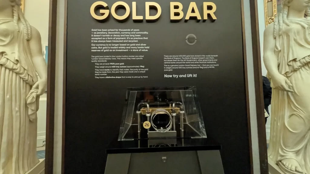 londyn-turysta-bank-of-england-gold-04