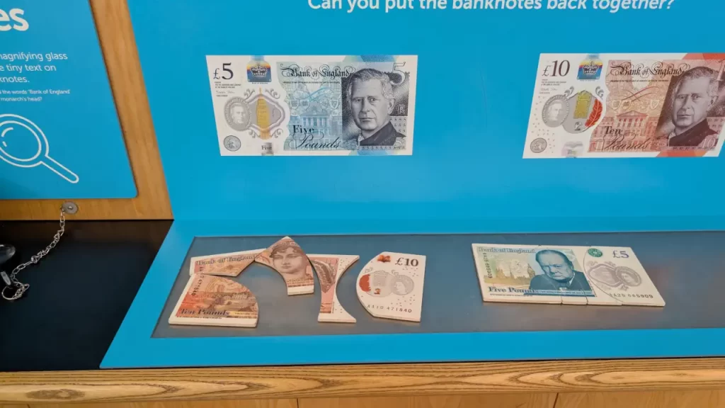 londyn-turysta-bank-of-england-puzzle