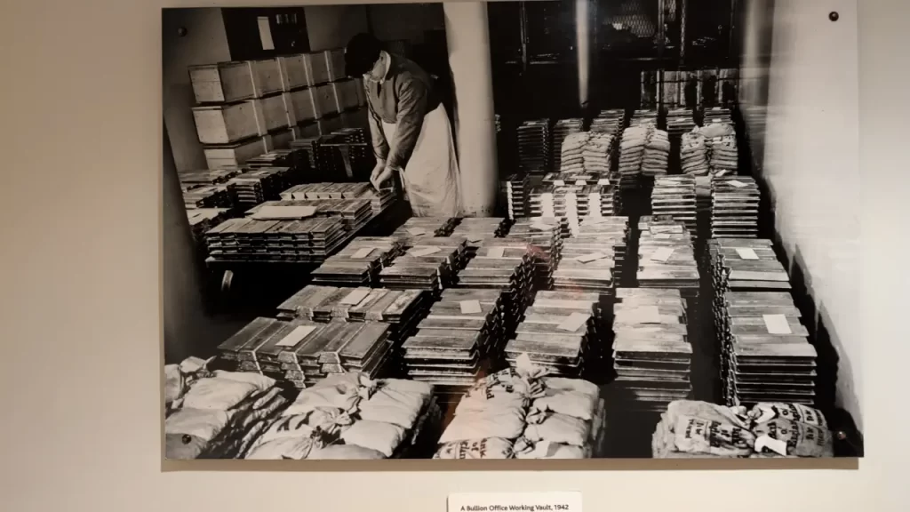 londyn-turysta-bank-of-england-skarbiec