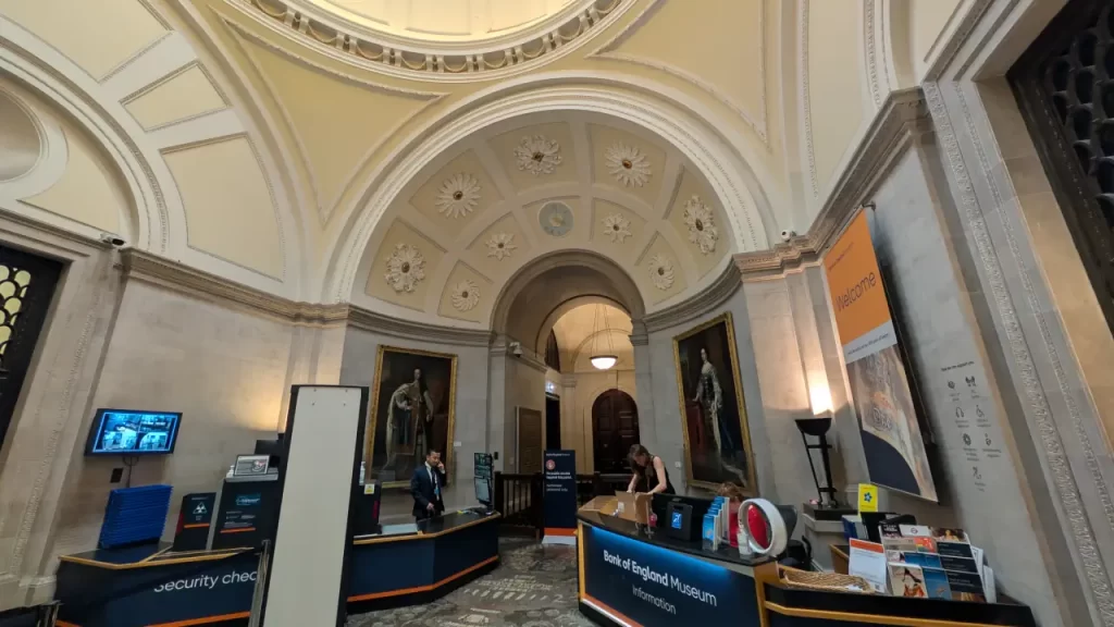 londyn-turysta-bank-of-england-wnetrze-05