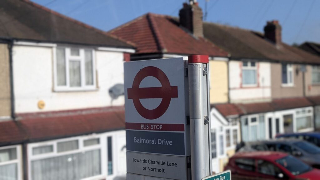 londyn-turysta-komunikacja-publiczna-bus-stop